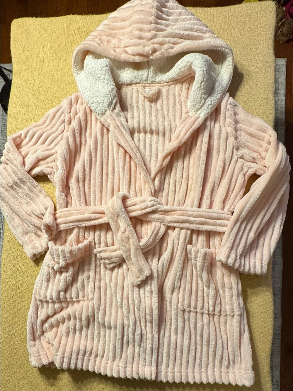 LC Lauren Conrad Plush Hooded Robe in Light Pink with Sherpa Lining